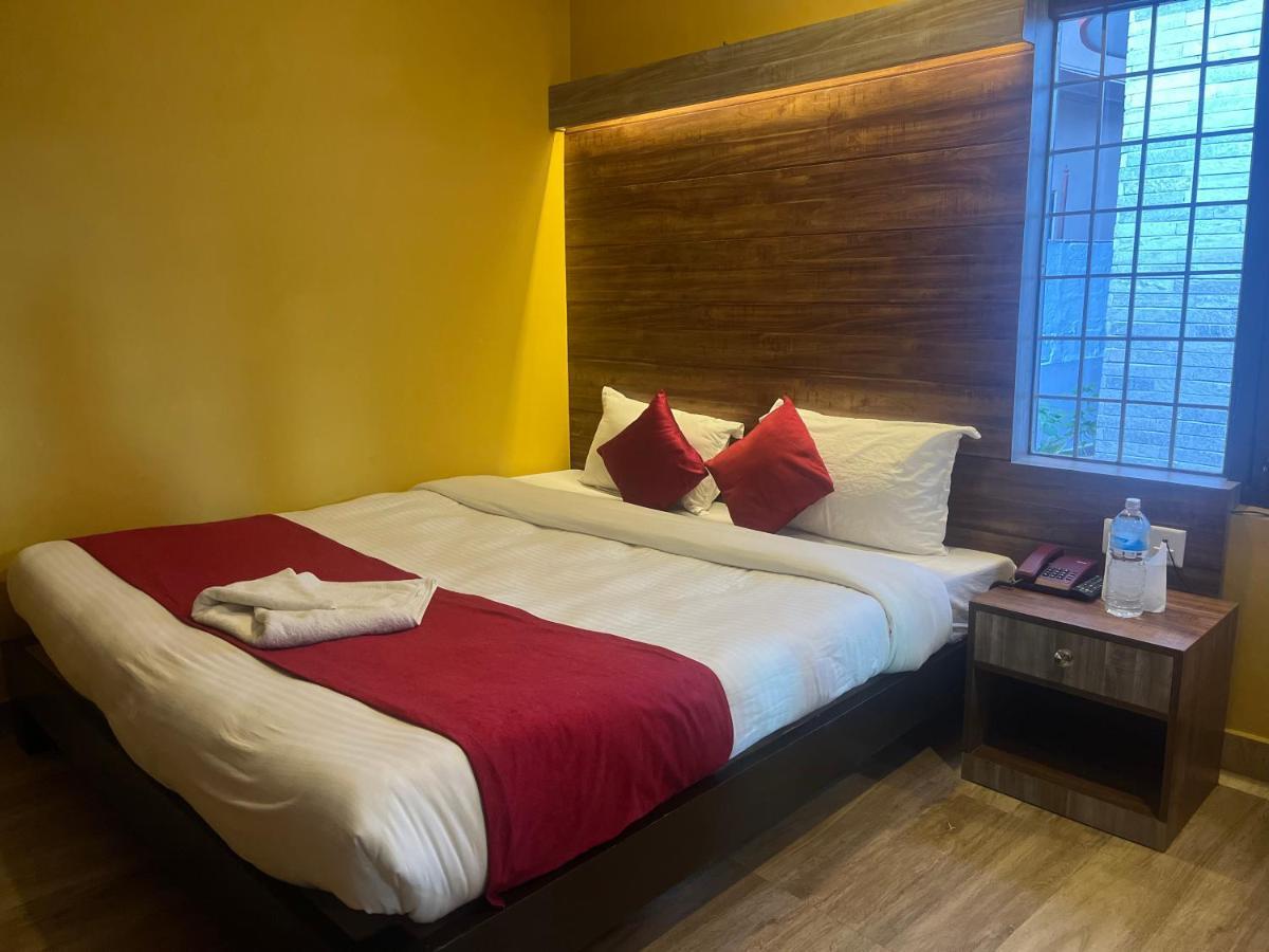 The North Face Inn Pokhara Extérieur photo
