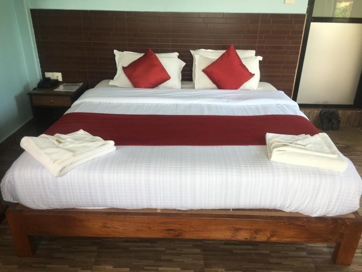 The North Face Inn Pokhara Extérieur photo