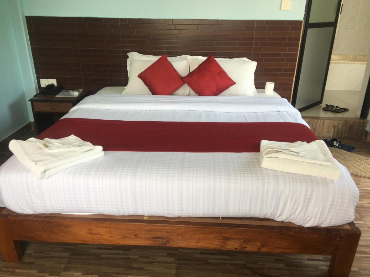 The North Face Inn Pokhara Extérieur photo
