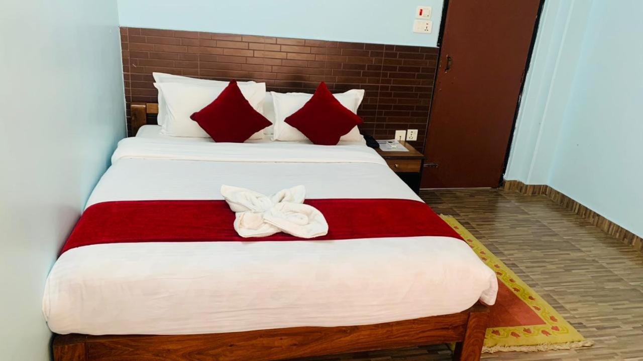 The North Face Inn Pokhara Extérieur photo