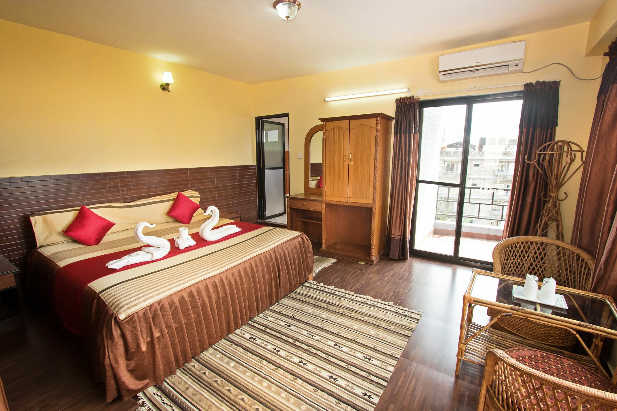 The North Face Inn Pokhara Extérieur photo
